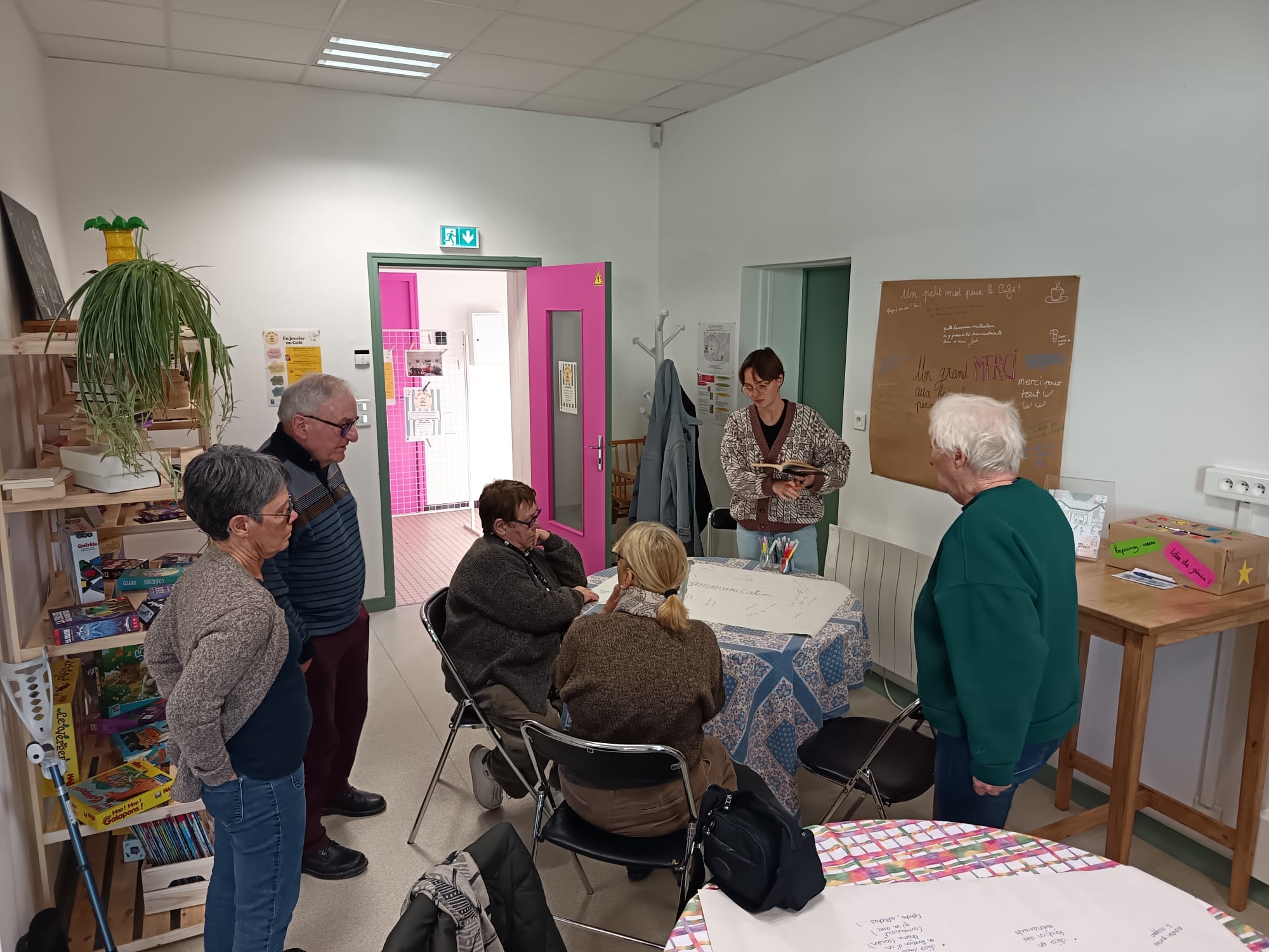 On discute de la vie du Café du coin